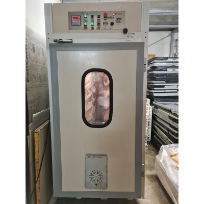 Used 1700 egg incubator with built-in 600 egg hatcher
