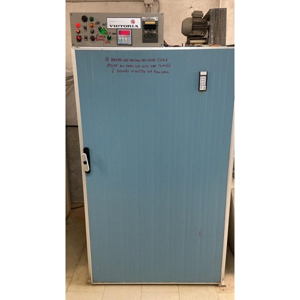 Used Victoria I18 incubator with 2592 eggs