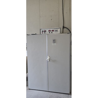 Schiusa Victoria H24 usata disponibile a Ravenna. Capacità 3500 uova gallina, carrello estraibile, ventilazione forzata e contro